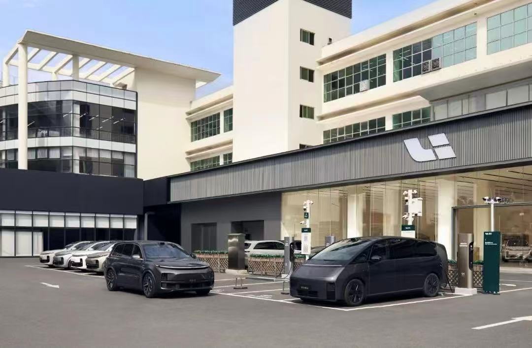 Li Auto Warns of Steep Delivery Drop as Profit Turns to Loss, Founder Pledges Return to Startup Roots