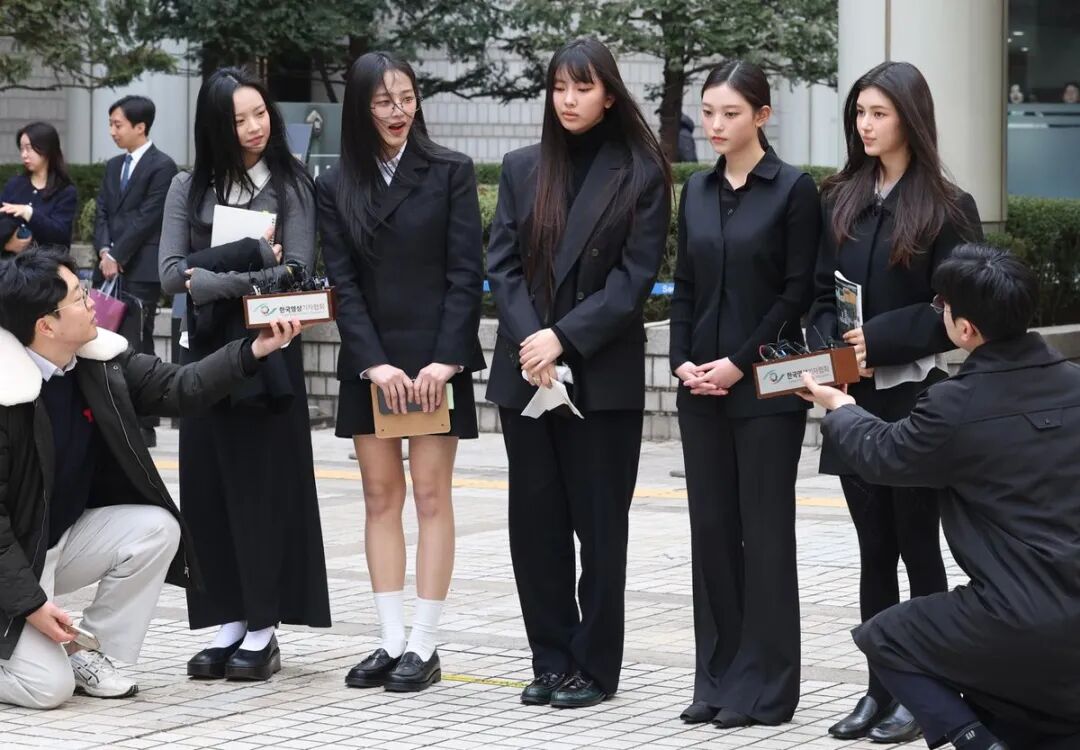 决裂、败诉与回归：NewJeans风暴348天