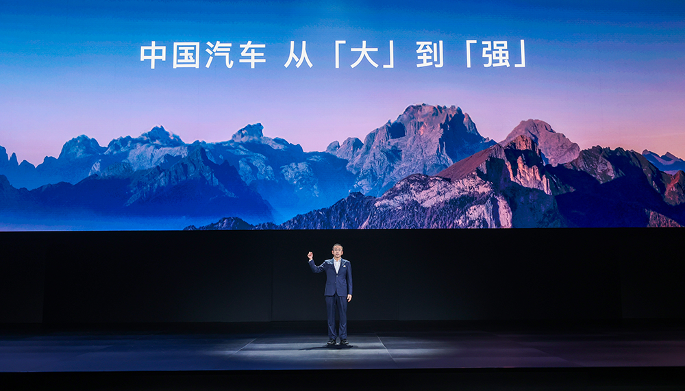 “BBA全方位落后”，中国品牌能接管豪华定义权吗？