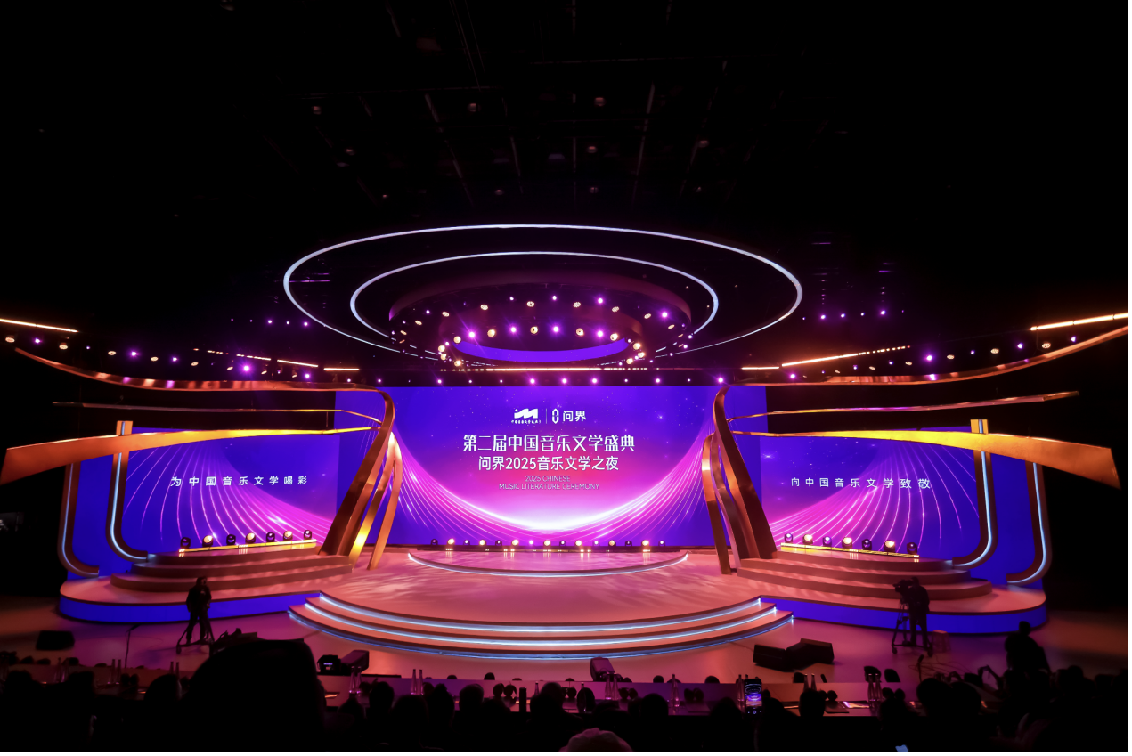 行驶在科技与人文之间，问界成为文化盛事的“新桥梁”