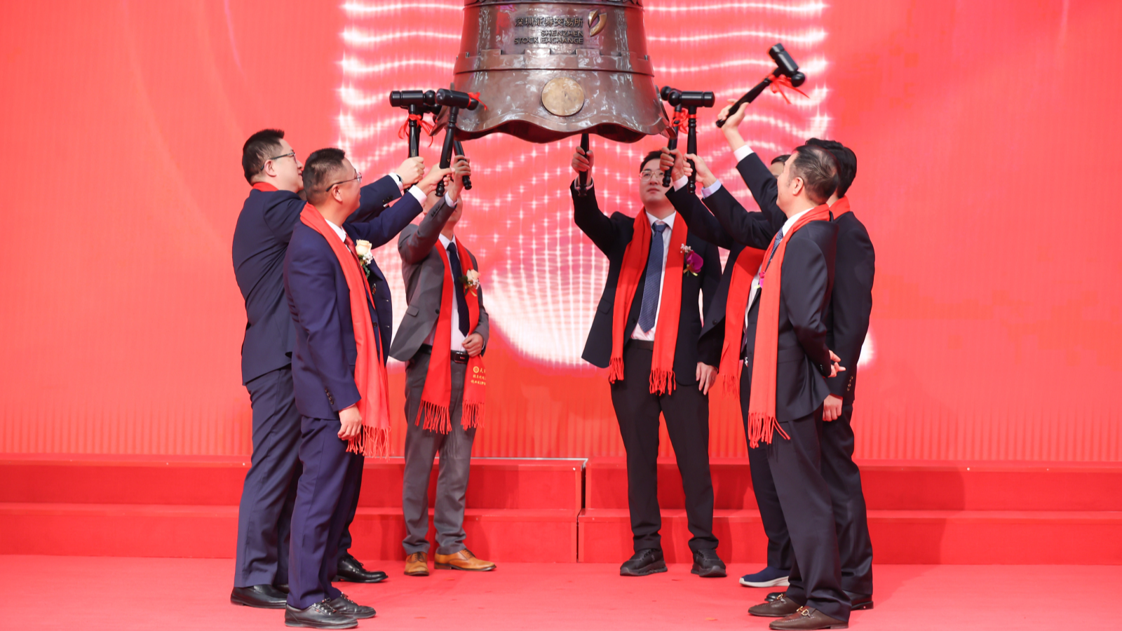 纳百川A股敲钟，剑指新能源万亿赛道