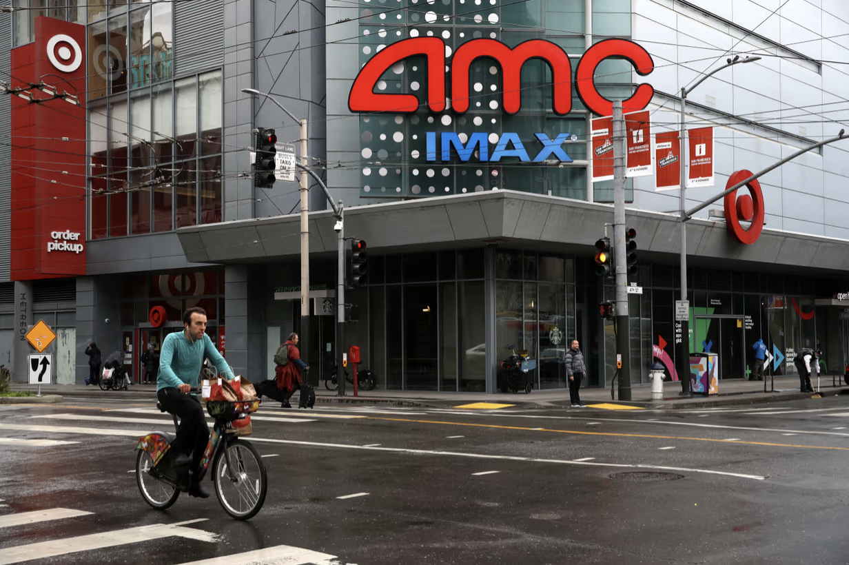 AMC、IMAX股价下跌，Roku上涨，奈飞与华纳兄弟的合作如何撼动娱乐业格局？