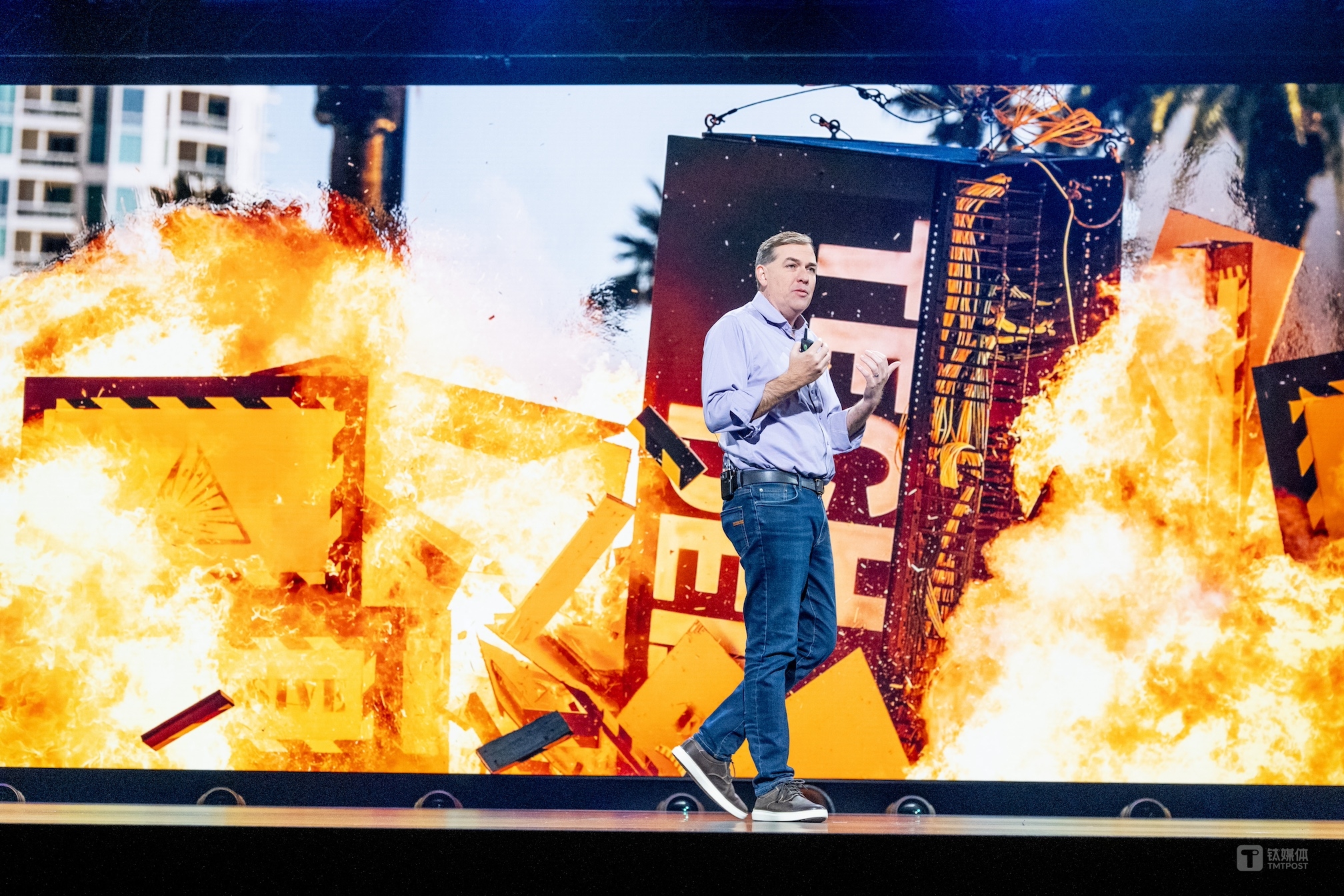 “云计算春晚”又来了！不止自研AI芯片和模型，亚马逊云科技回答了一个核心问题