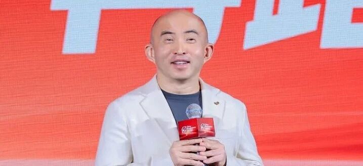 独家｜包凡现身华兴年会，流程安排颇具意味 | 巴伦独家