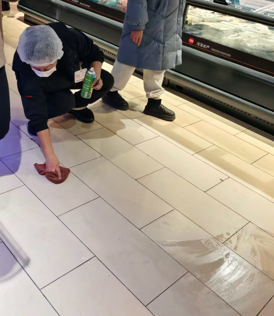 永辉员工（房煜摄）