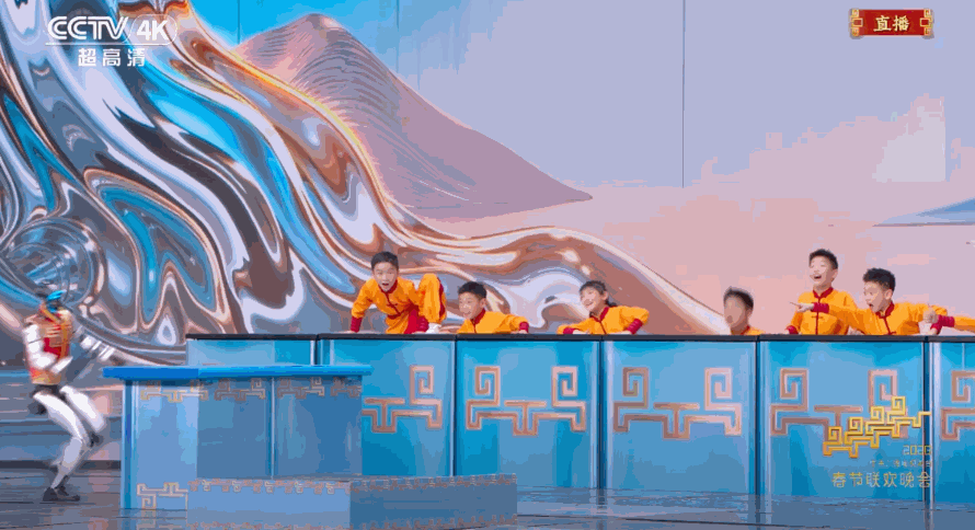 宇树翻上墙、银河夹烤肠：2026年春晚机器人哪家强？