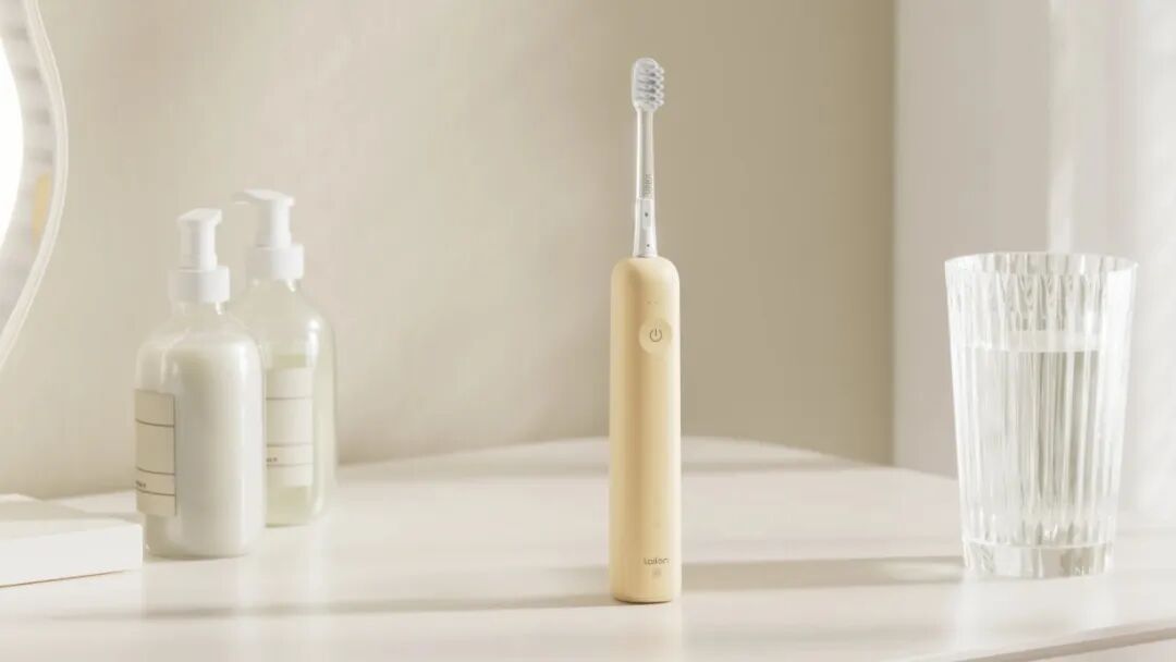 从布道者的高坛“跌落”，usmile开始“讨好”00后了？