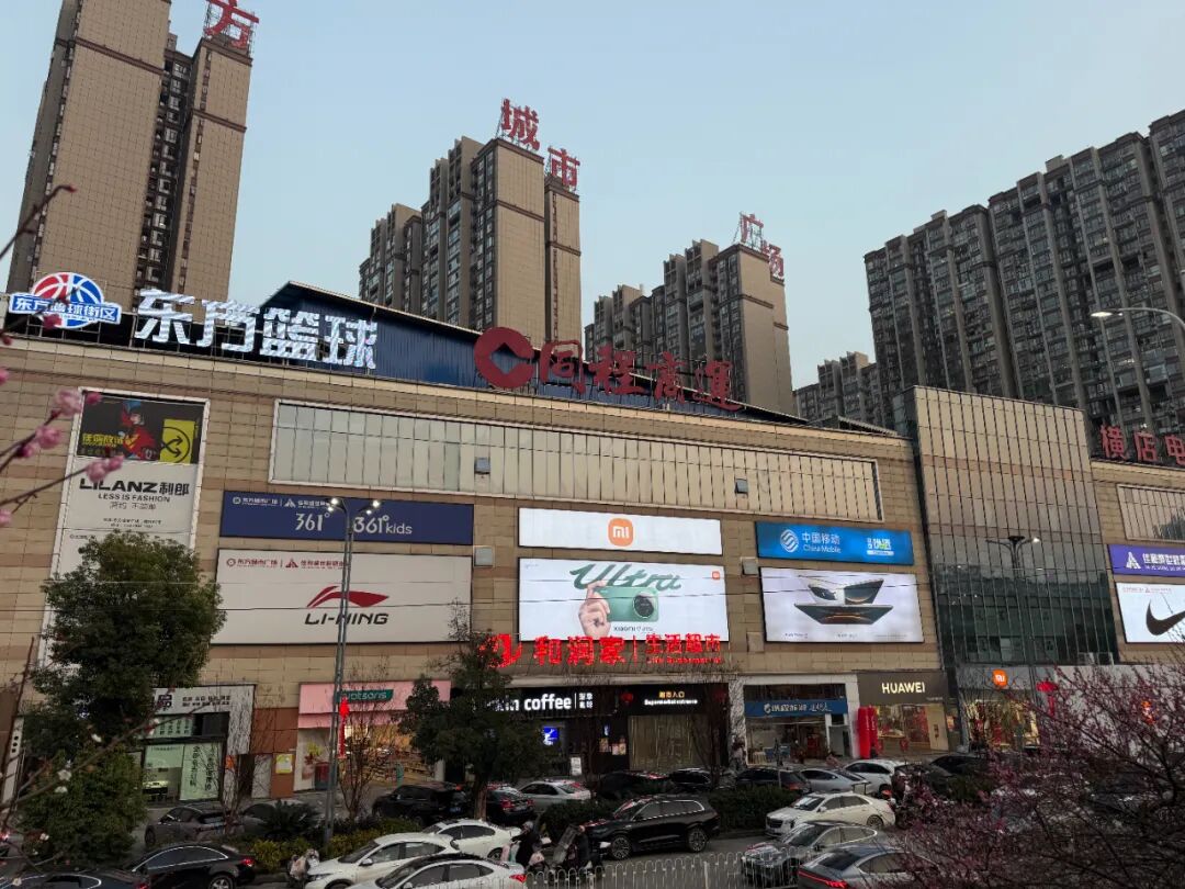 「山姆化」的沃尔玛，复杂的县城消费