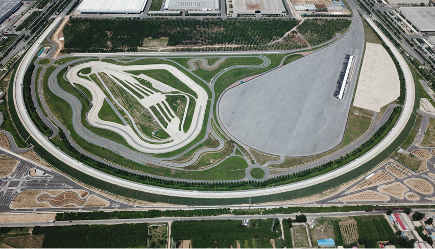 当多数车企追求速度，长城在智驾上选择了克制