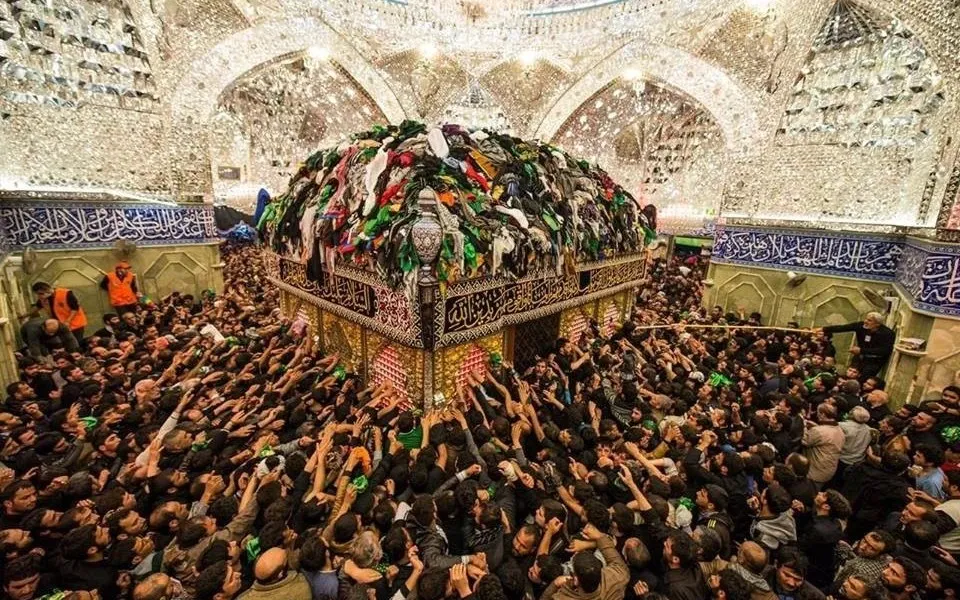 当导弹飞越波斯湾：伊朗为何将复仇之火引向邻居？