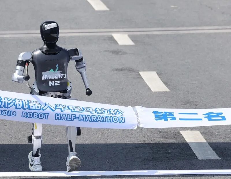 他，28岁，清华辍学3年，从生活费2000元到身价数亿