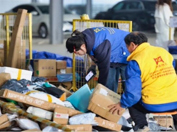 拼多多出資150億啟動“新拼姆”，三年擬投千億加碼品牌自營