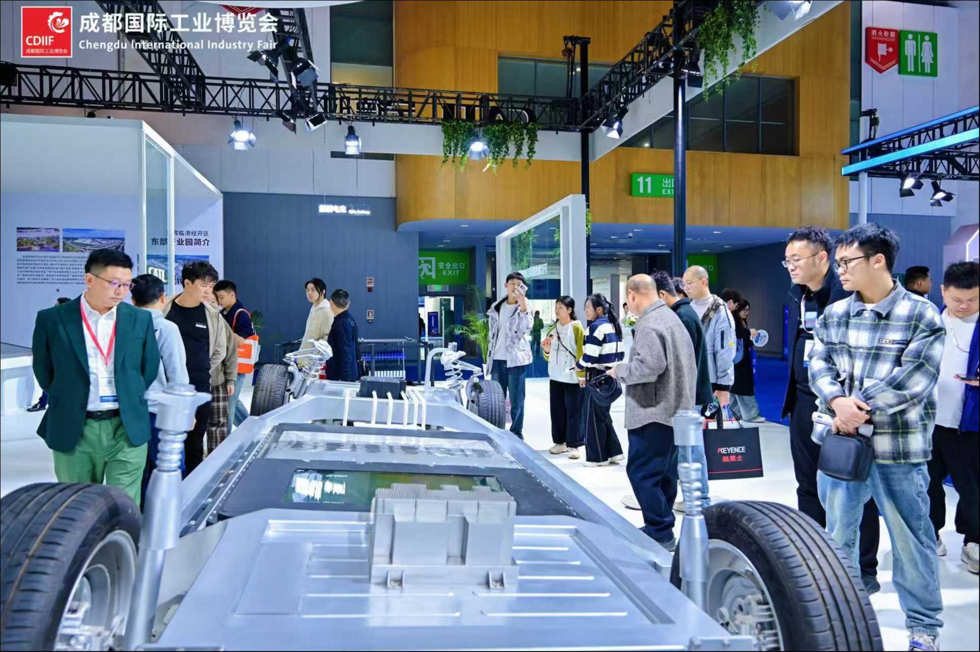 2026成都国际工业博览会盛大开幕，西部智造“向绿向智”加速跑