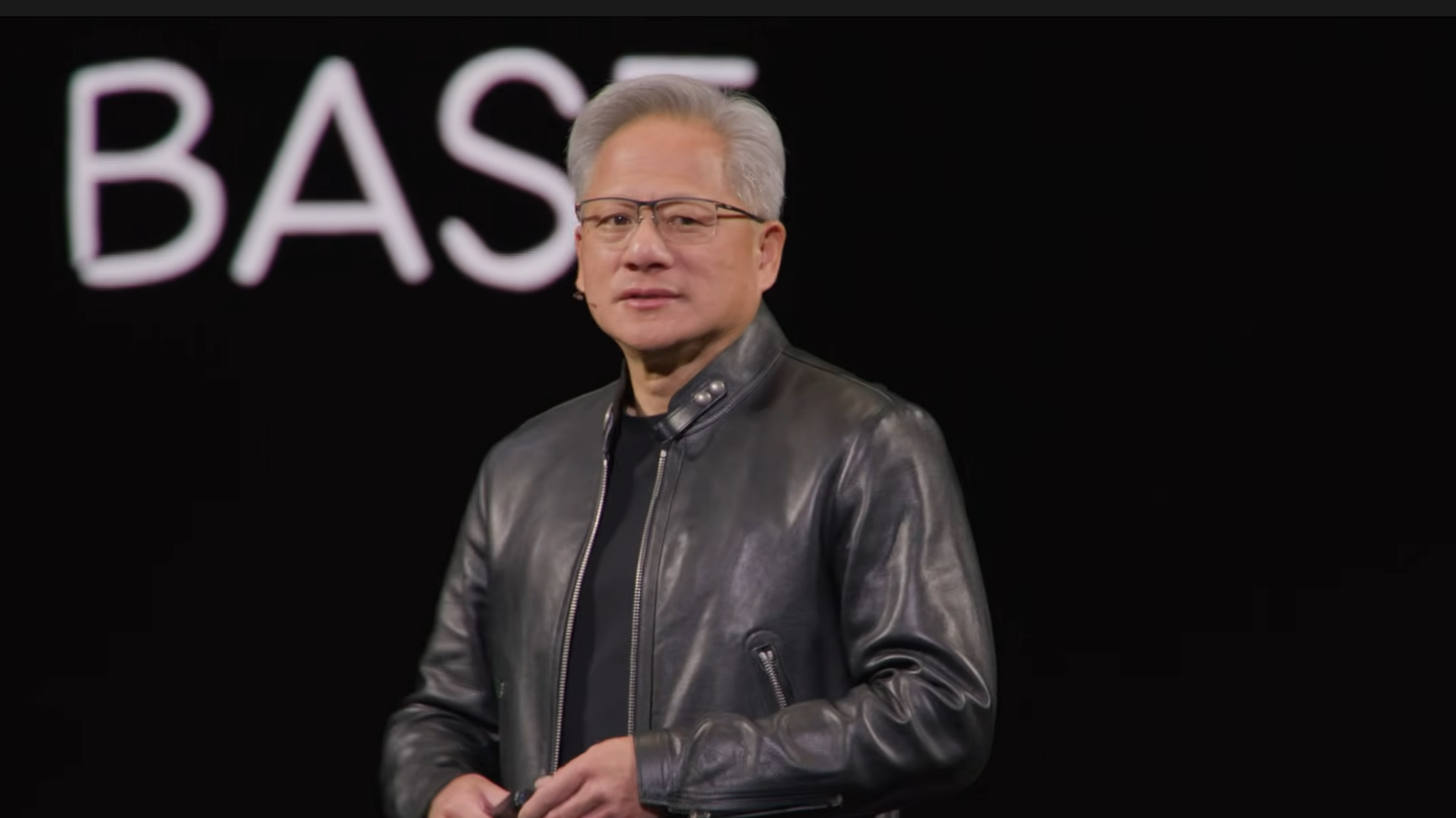 英伟达GTC 2026：黄仁勋预判万亿营收，一键“养虾”卡位底层基建