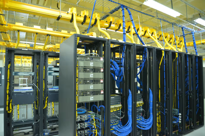 买入这只股票，因为 AI 数据中心热得发烫