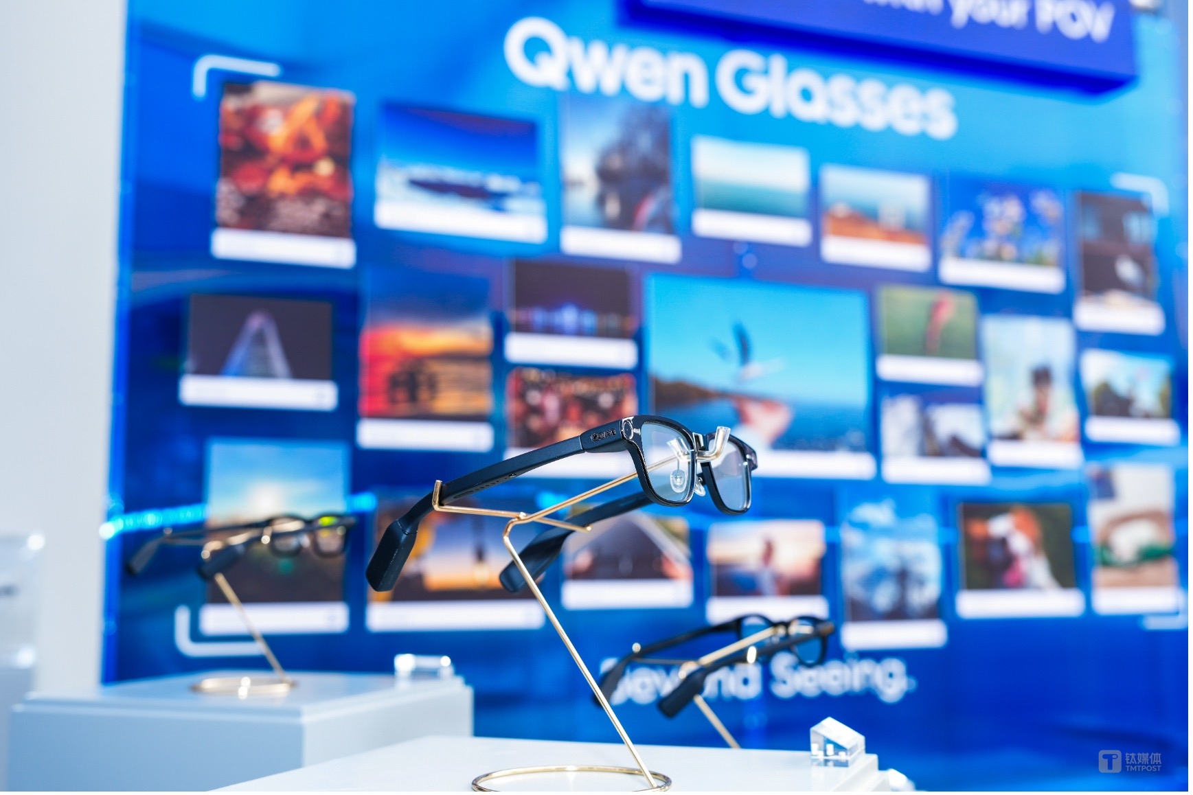 我们与千问AI硬件负责人宋刚聊了聊，“一句话办事”何以重构硬件战场？｜AGI对话