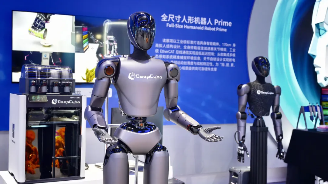 不做遥操作、不采真机数据，这家公司的机器人靠学习“人类第一视角数据”干活｜AI Founder请回答