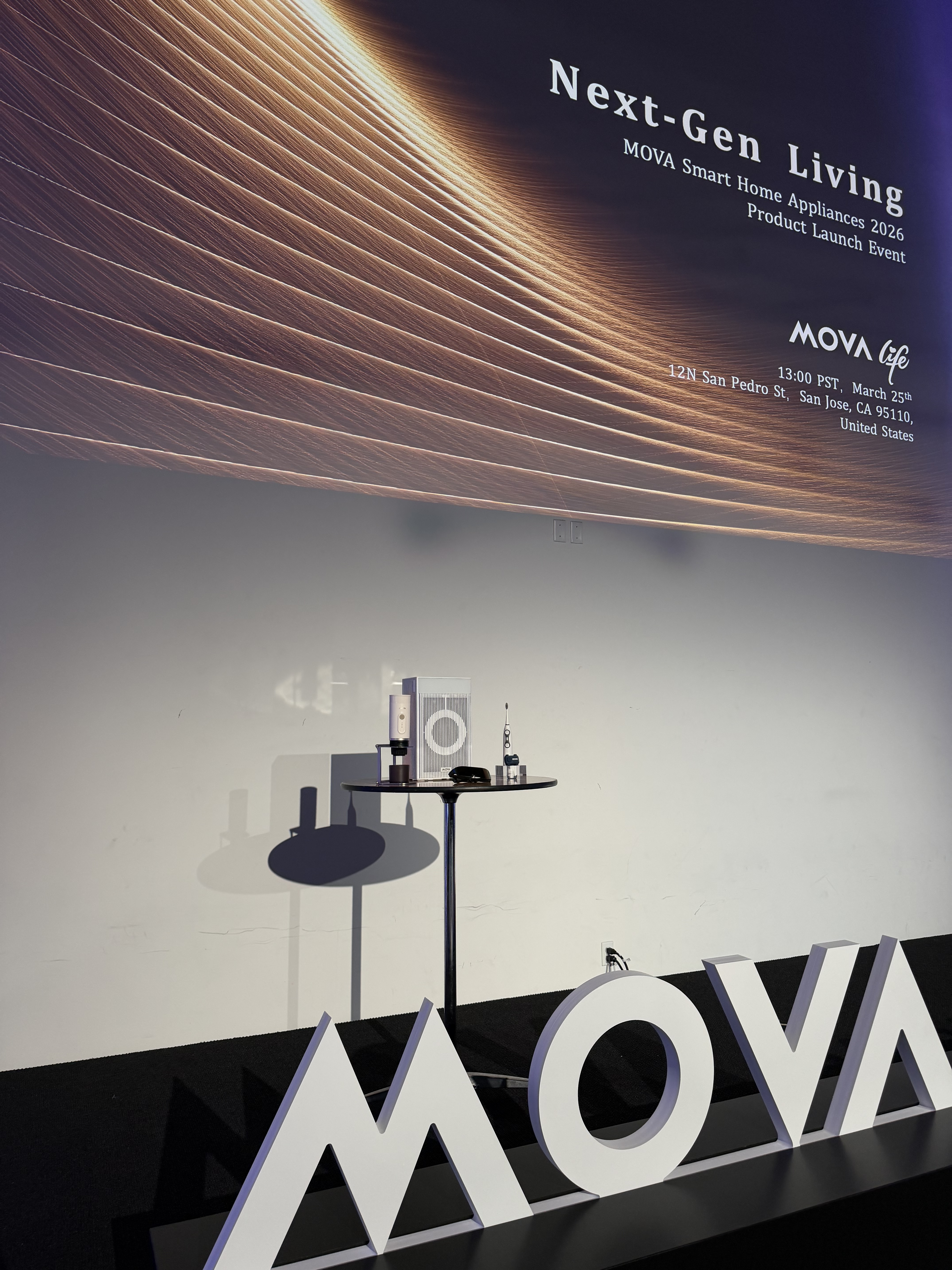 当AI戴在脸上：MOVA用两副眼镜，打开“第一视角”智能时代