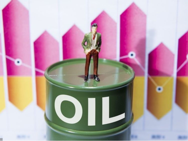 国际油价飙至每桶90美元，一周累计上涨35%