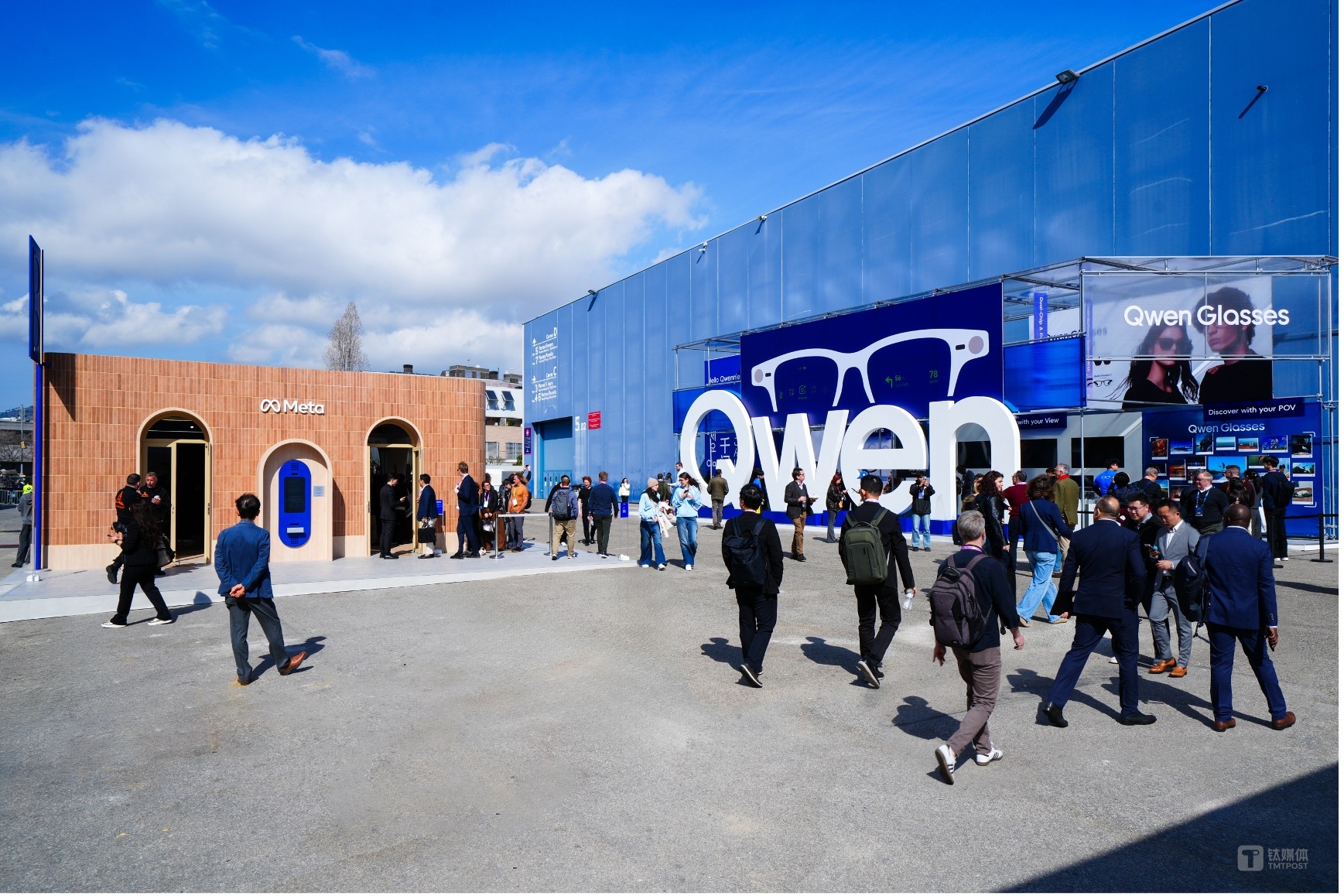 我们与千问AI硬件负责人宋刚聊了聊，“一句话办事”何以重构硬件战场？｜AGI对话