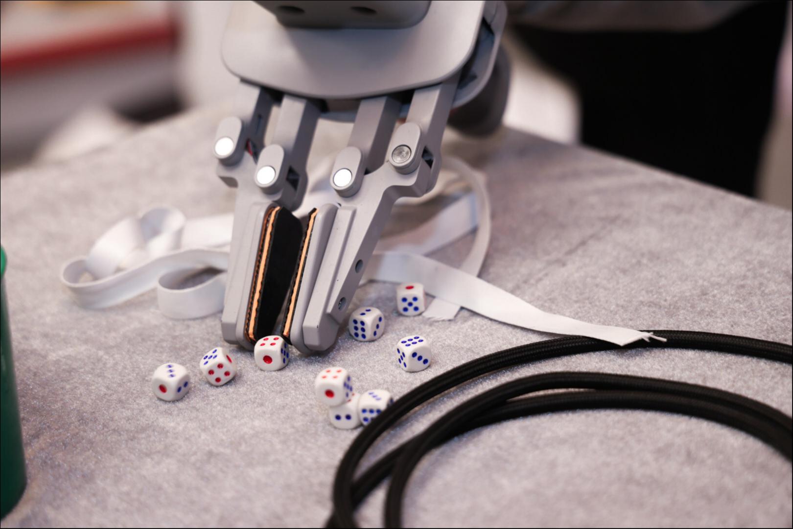 具身智能"部署态元年"来了，智元内部研判：具身"GPT-3 "进度条已拉升至 30%