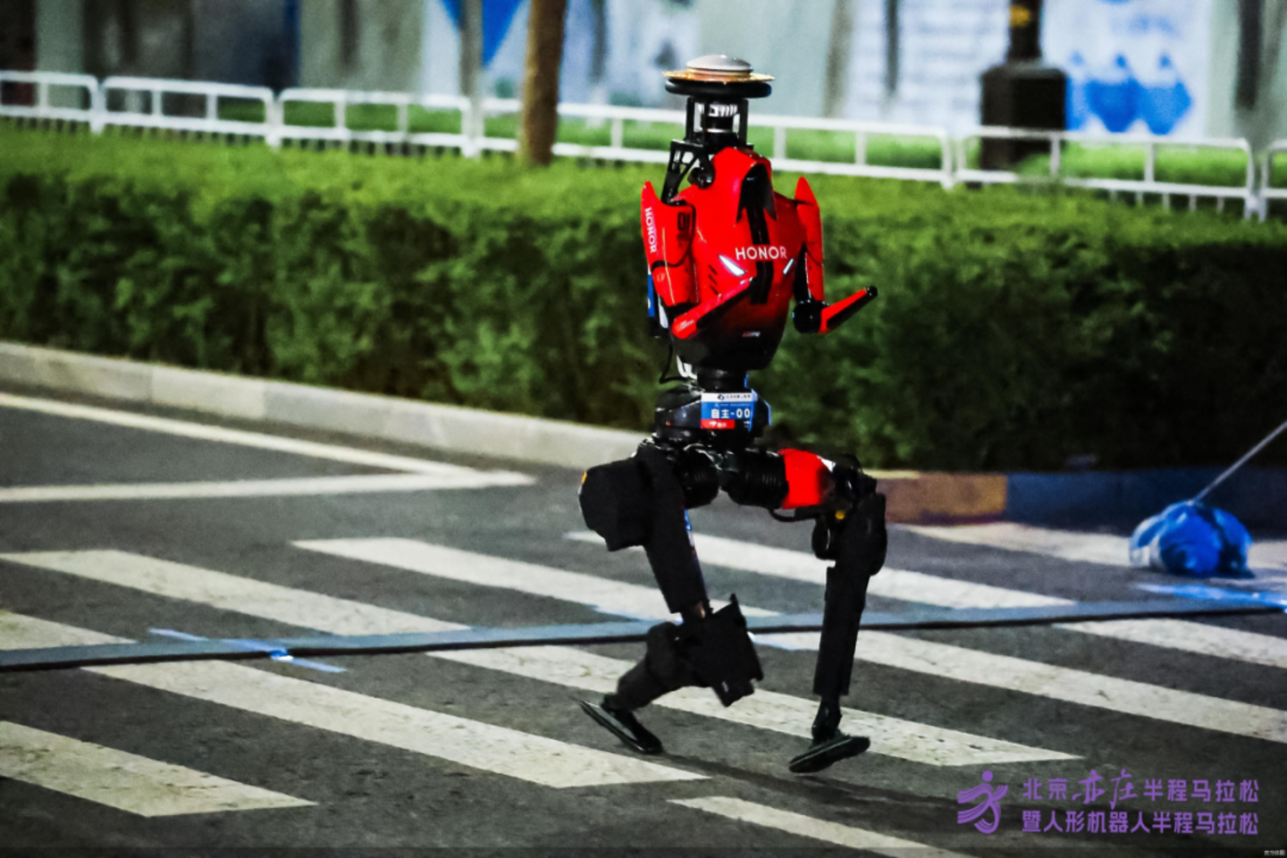 十一个为什么，看懂亦庄机器人马拉松