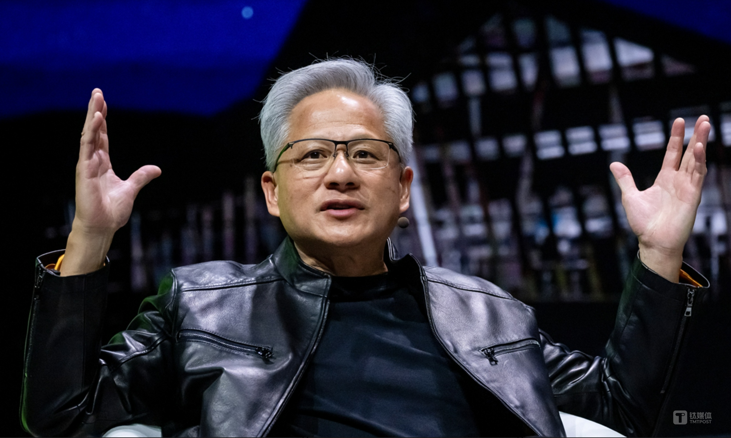 黄仁勋访谈“失控”背后：总有一件事必须发生，把电子变成Token