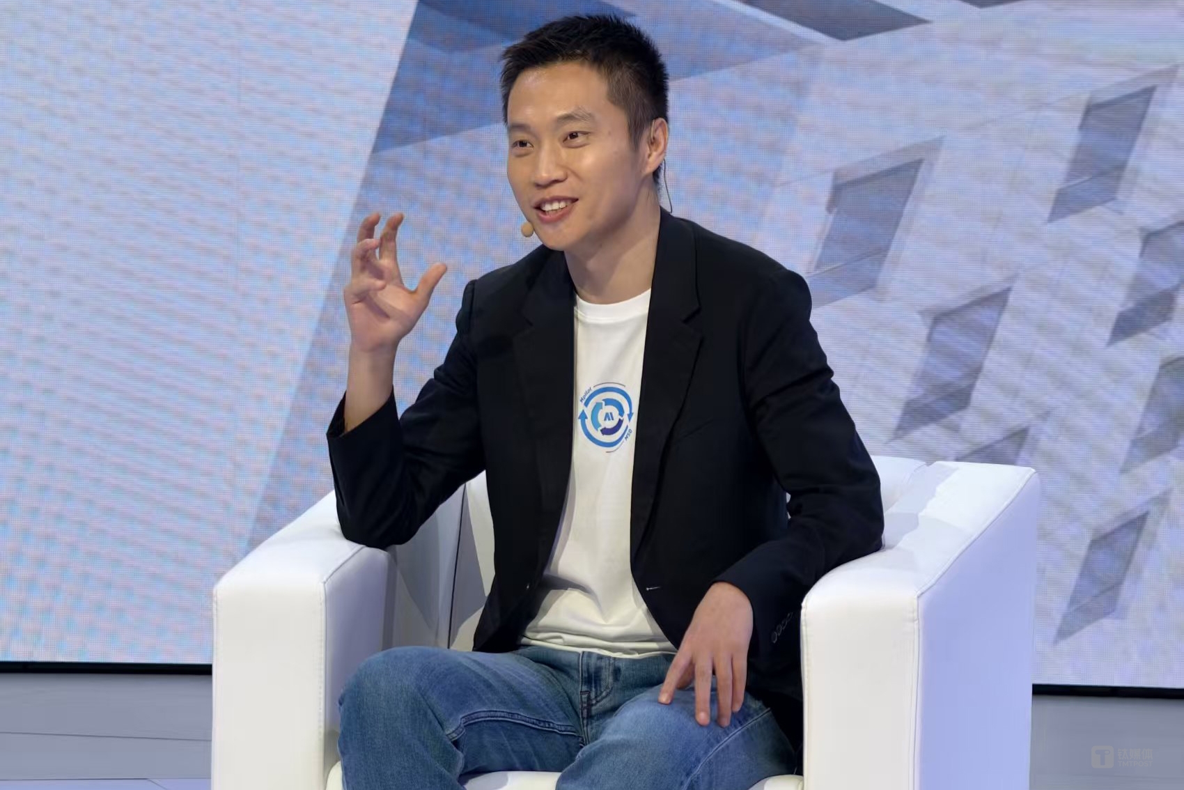 對話 Momenta CEO曹旭東：自動(dòng)駕駛是物理AI的序章