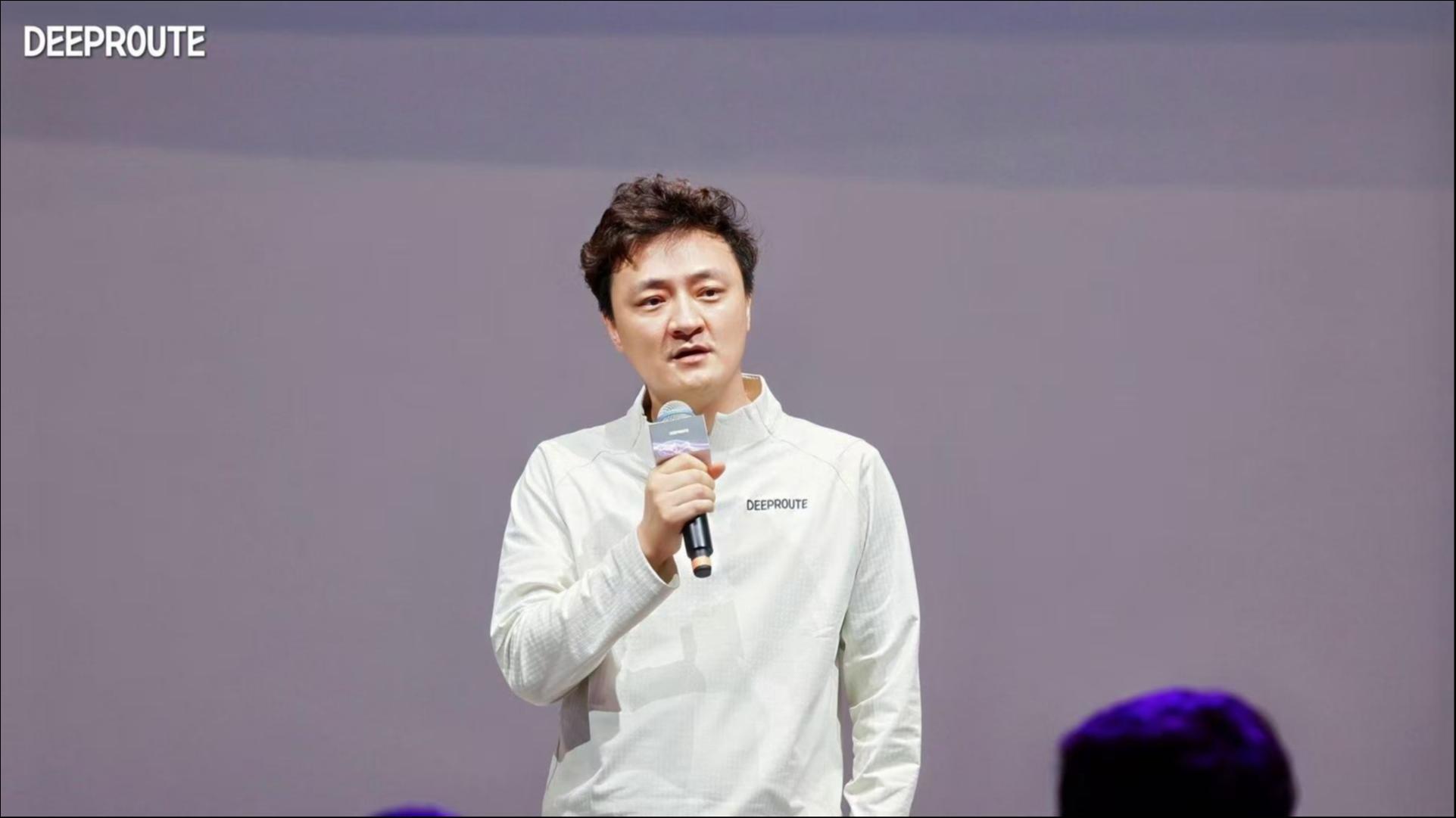 放弃小模型，元戎启行用物理AI打另外一场仗