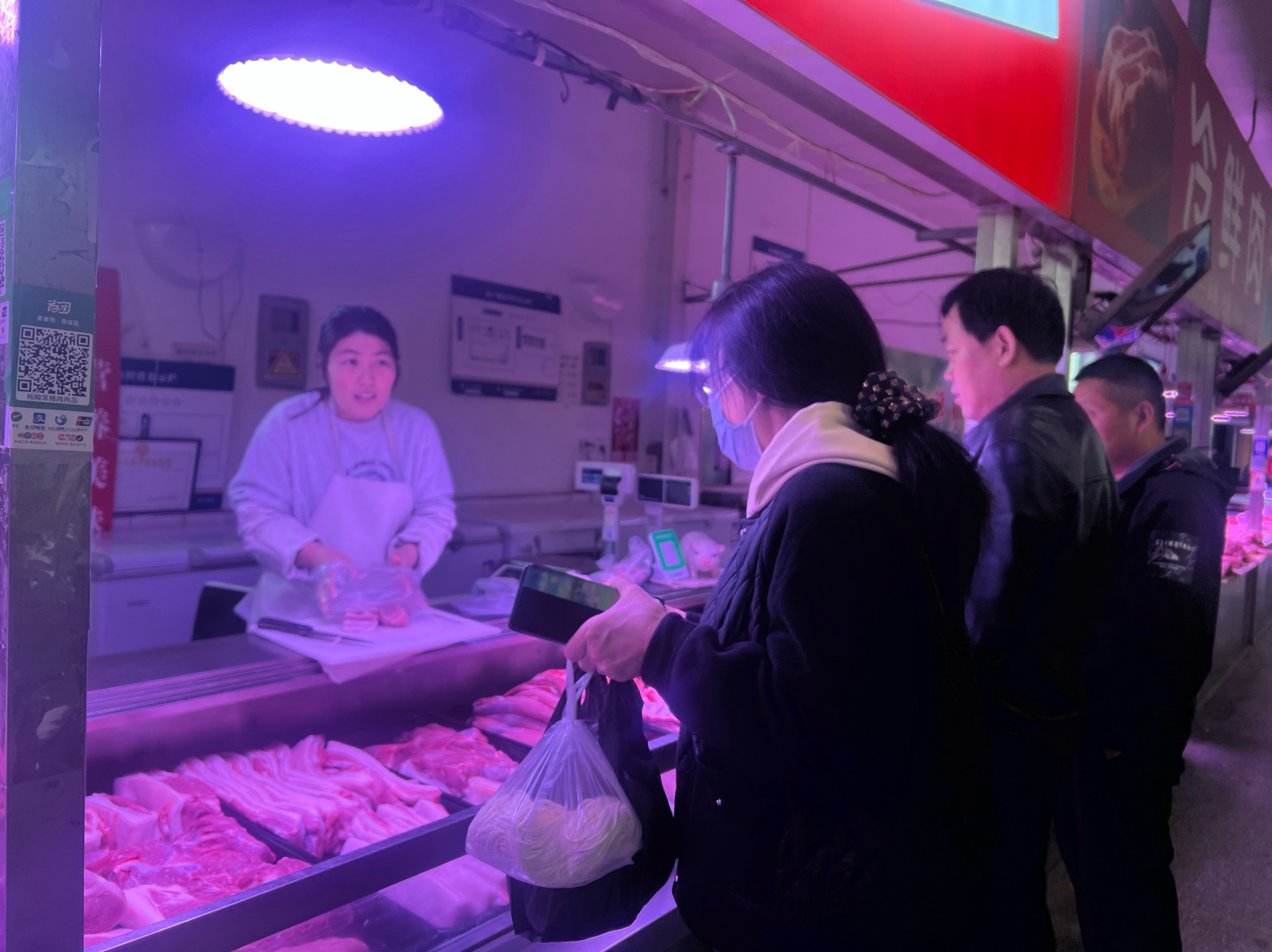 猪肉价格创近8年来新低，消费者感受几何？记者实地探访——