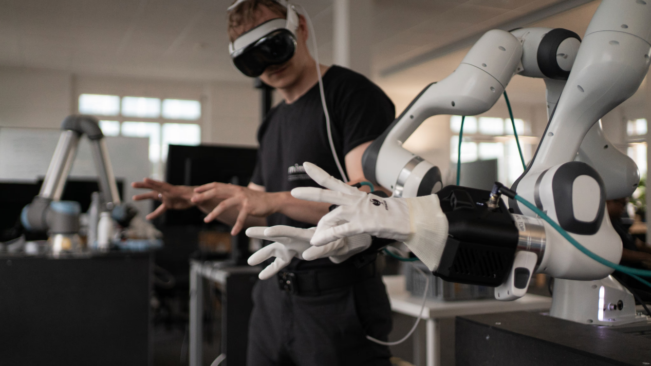 Swiss Humanoid Hand Slashes 70% Costs