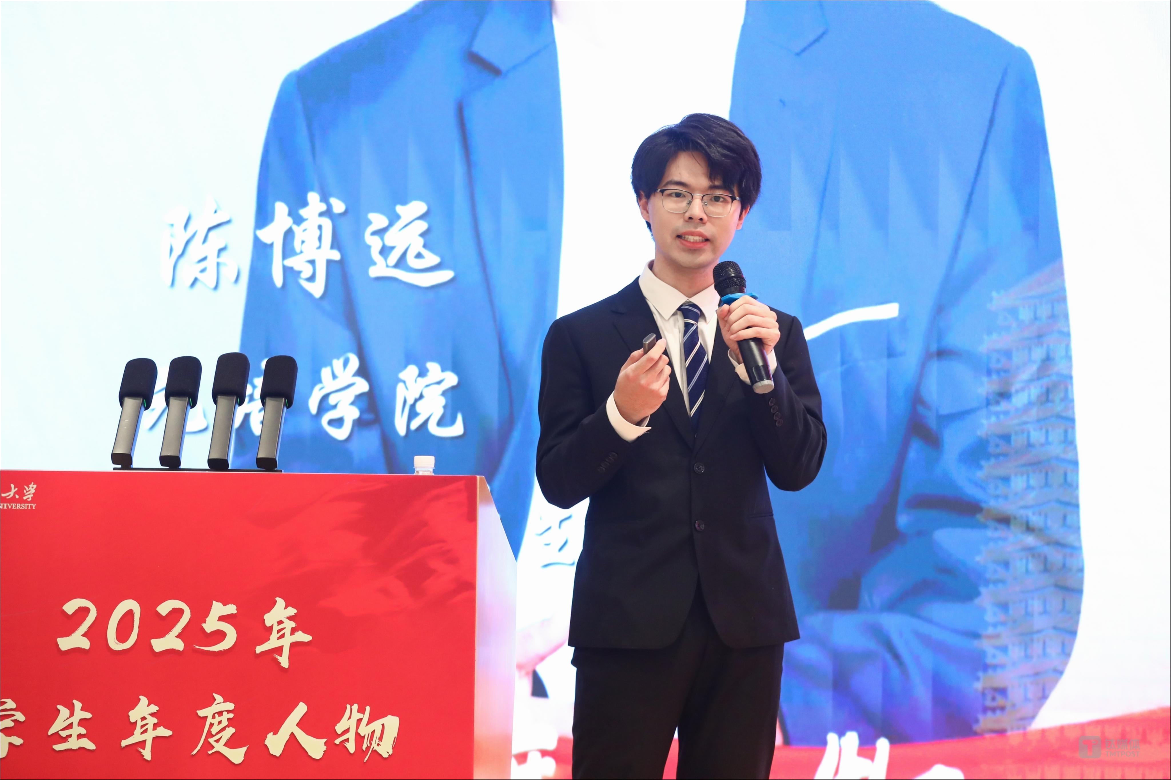 22岁的北大青年学者，想做真正理解物理的通用世界基座模型｜AI Founder 请回答