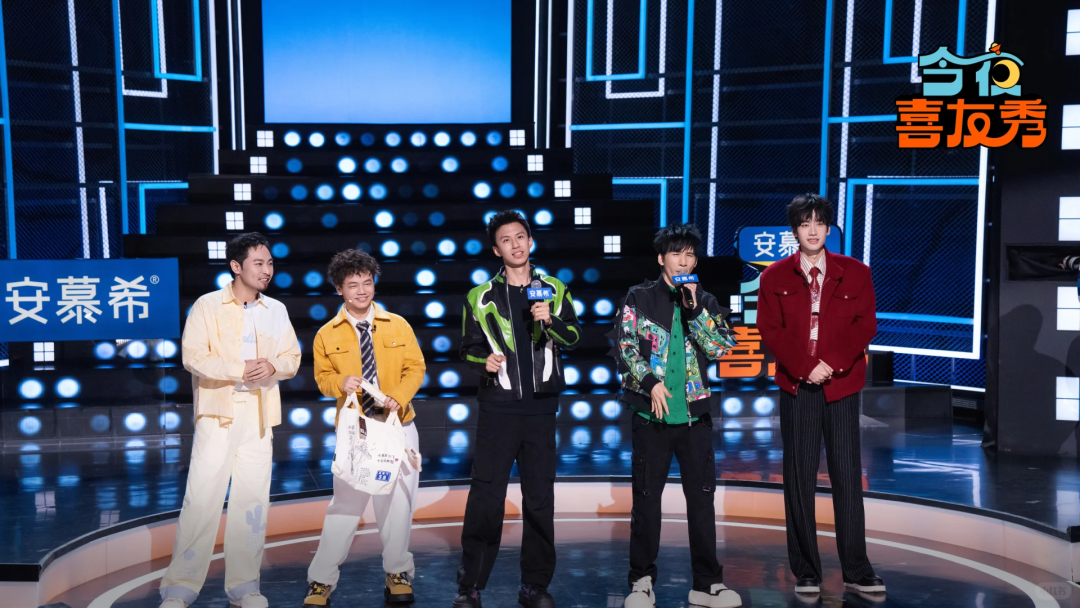 乳企营销大变天：金典“错过”，安慕希“撤退”，飞鹤“抄底”