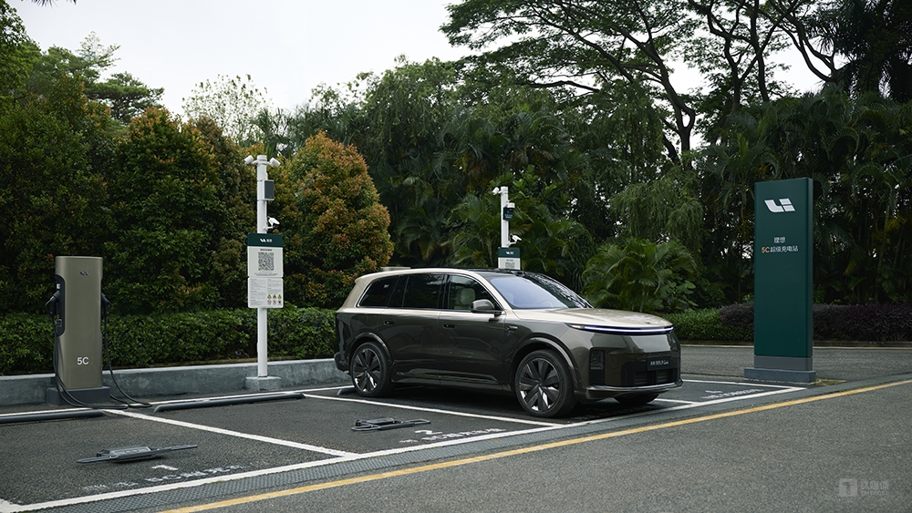 AI从L9 Livis开始，理想进入具身智能时代