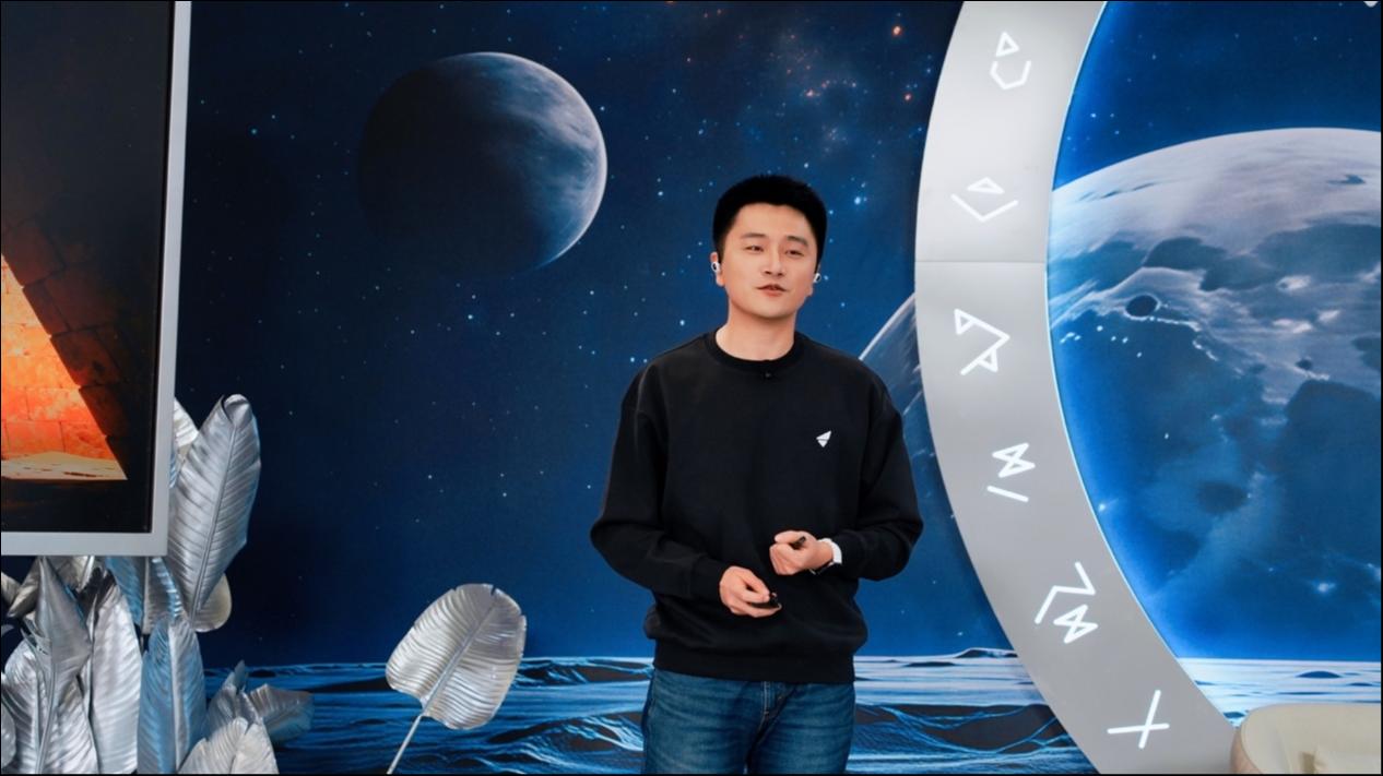 光帆AI全感穿戴设备开售，联名三体开创视觉感知AI耳机新时代