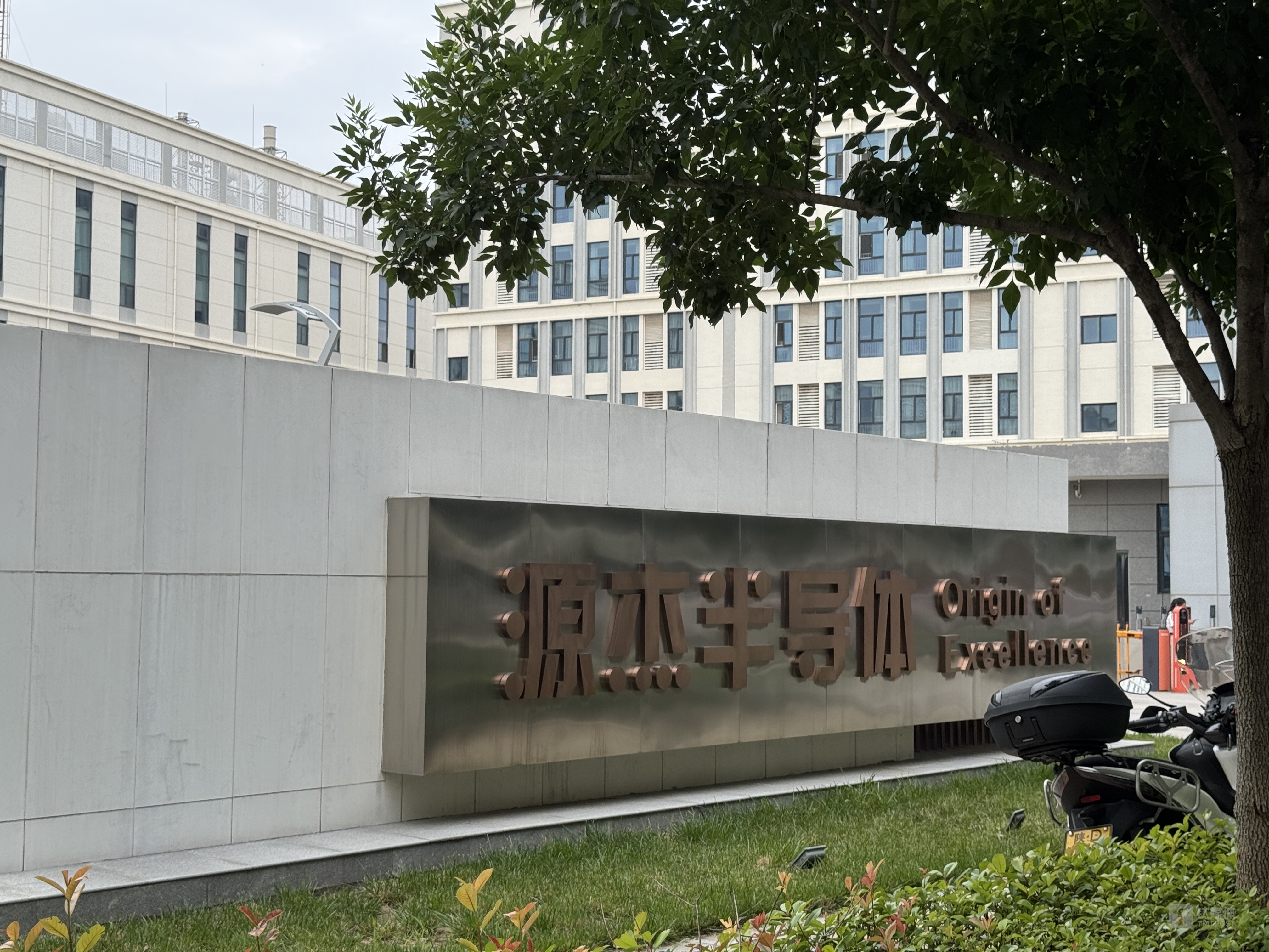 源杰科技：从咸阳小厂到新生代股王，“异路”崛起全解析 | 深度