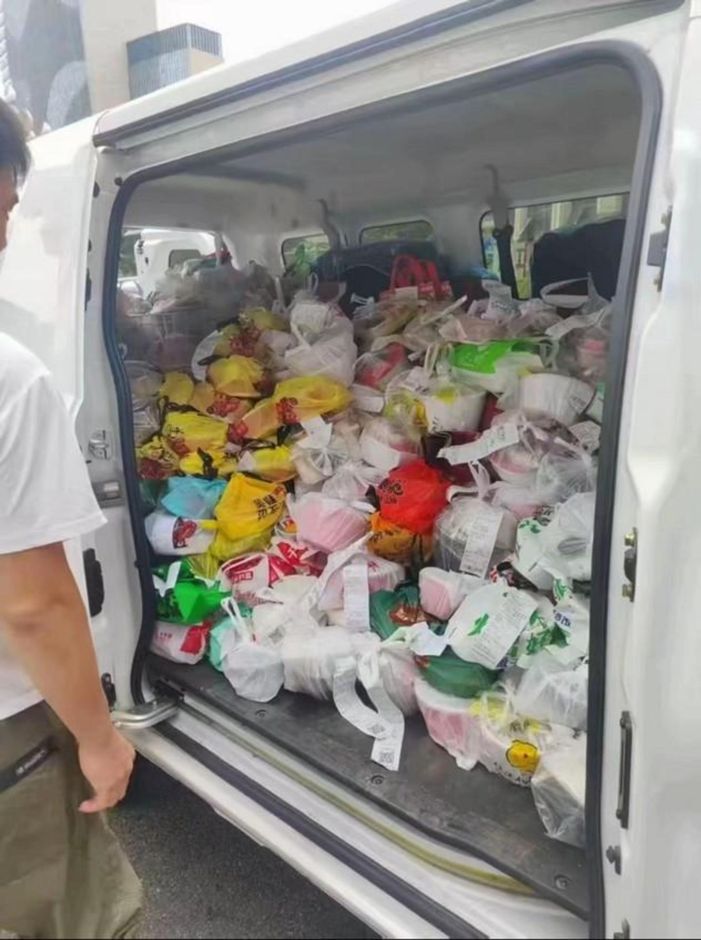 上百单外卖放一起的聚合送,平台不止为降本增效