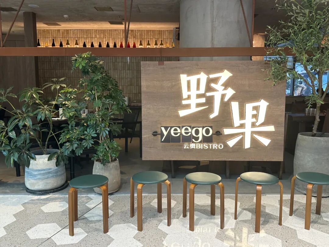 月入130万，排队两小时，下沉市场真能接住漂亮饭？
