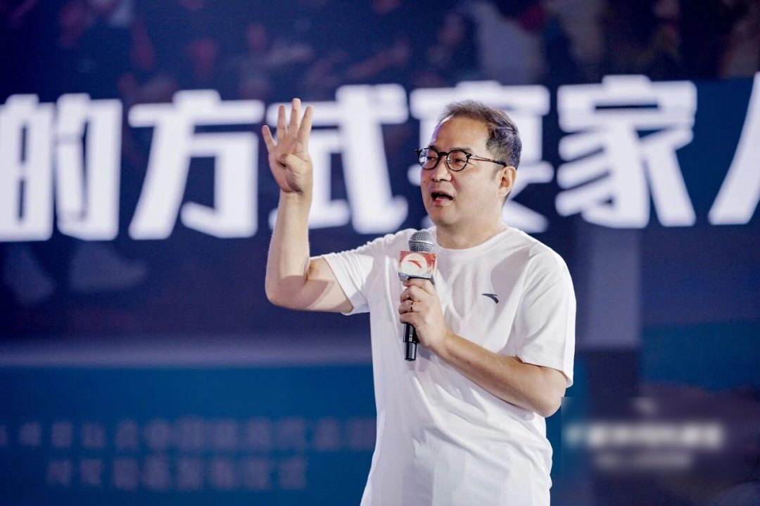 徐阳卸任CEO：零售实验没跑通，安踏必须寻找新打法