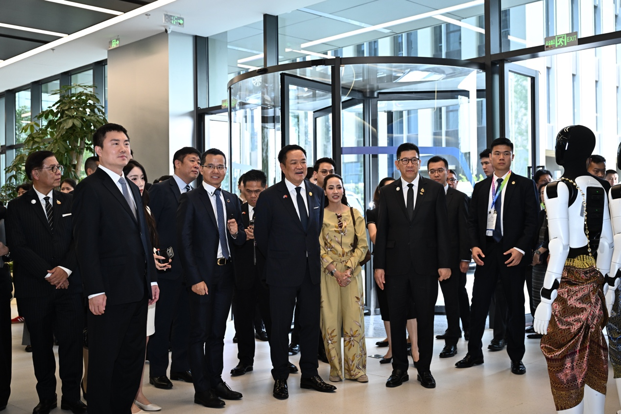 泰国总理阿努廷莅临智元考察交流，点赞中国具身智能
