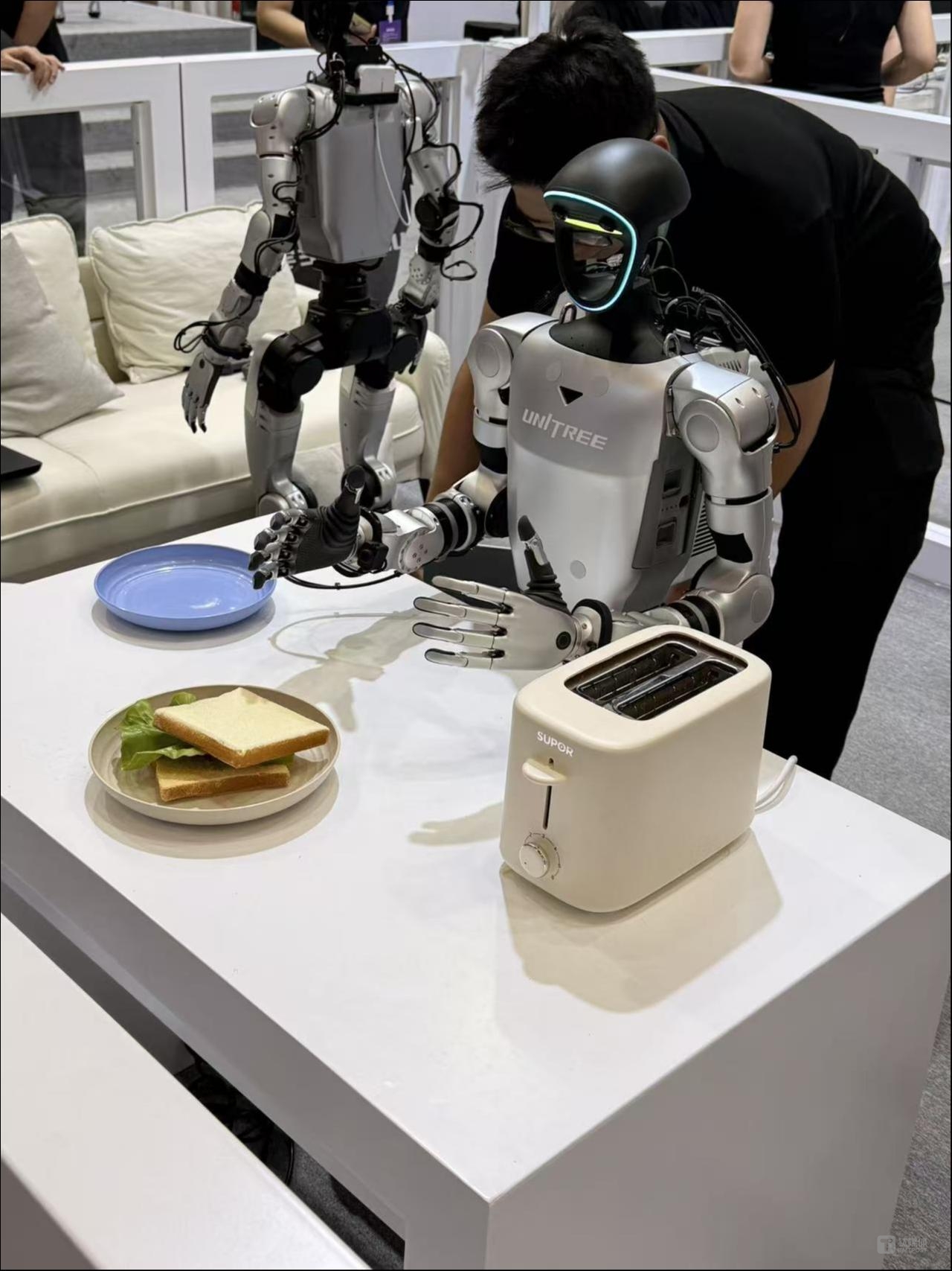 具身智能的“iPhone时刻”尚未到来丨直击WRC2026