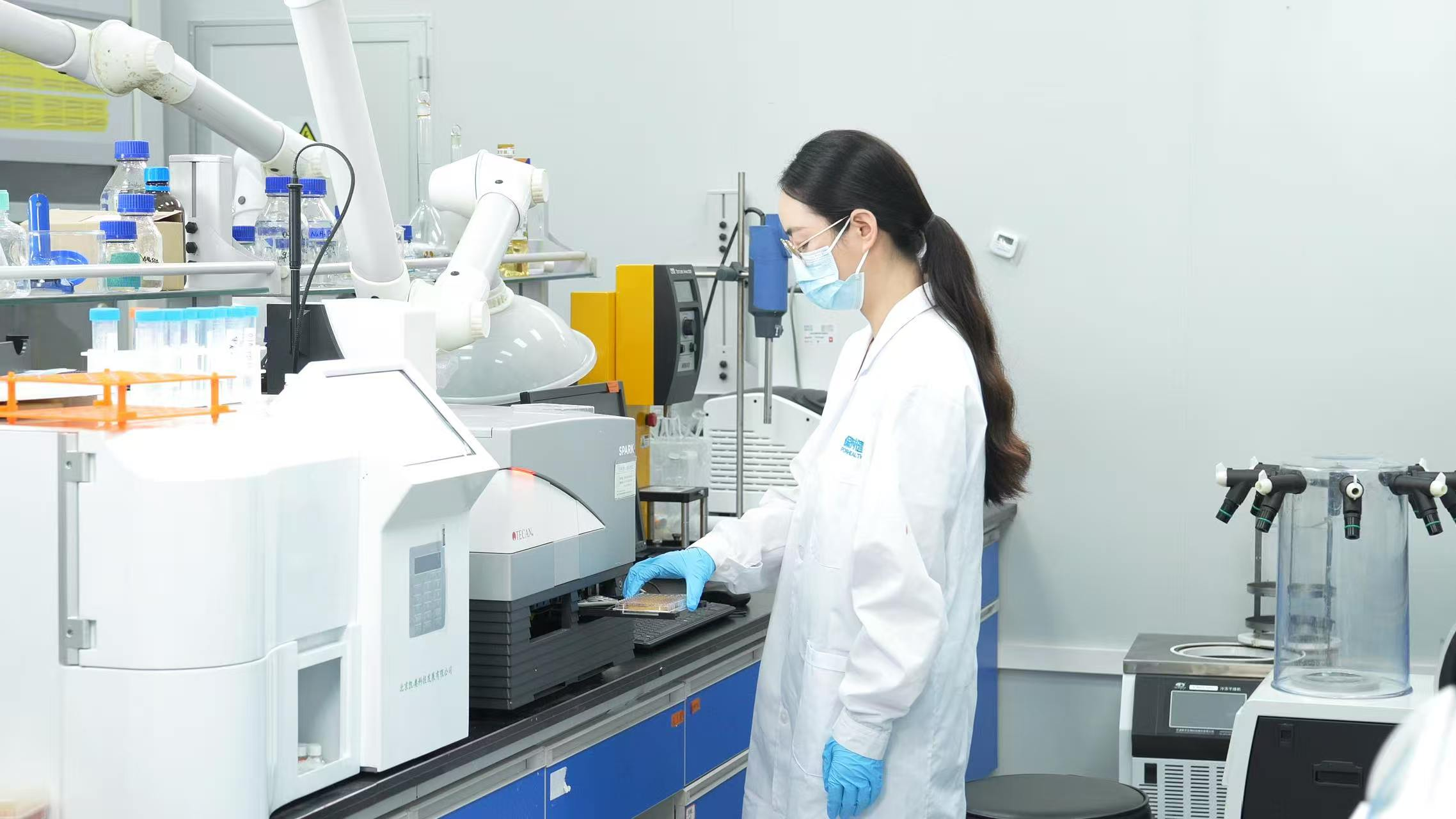 万益蓝WONDERLAB首获“蓝帽子”资质，解密10亿瓶销量背后的科学循证力量
