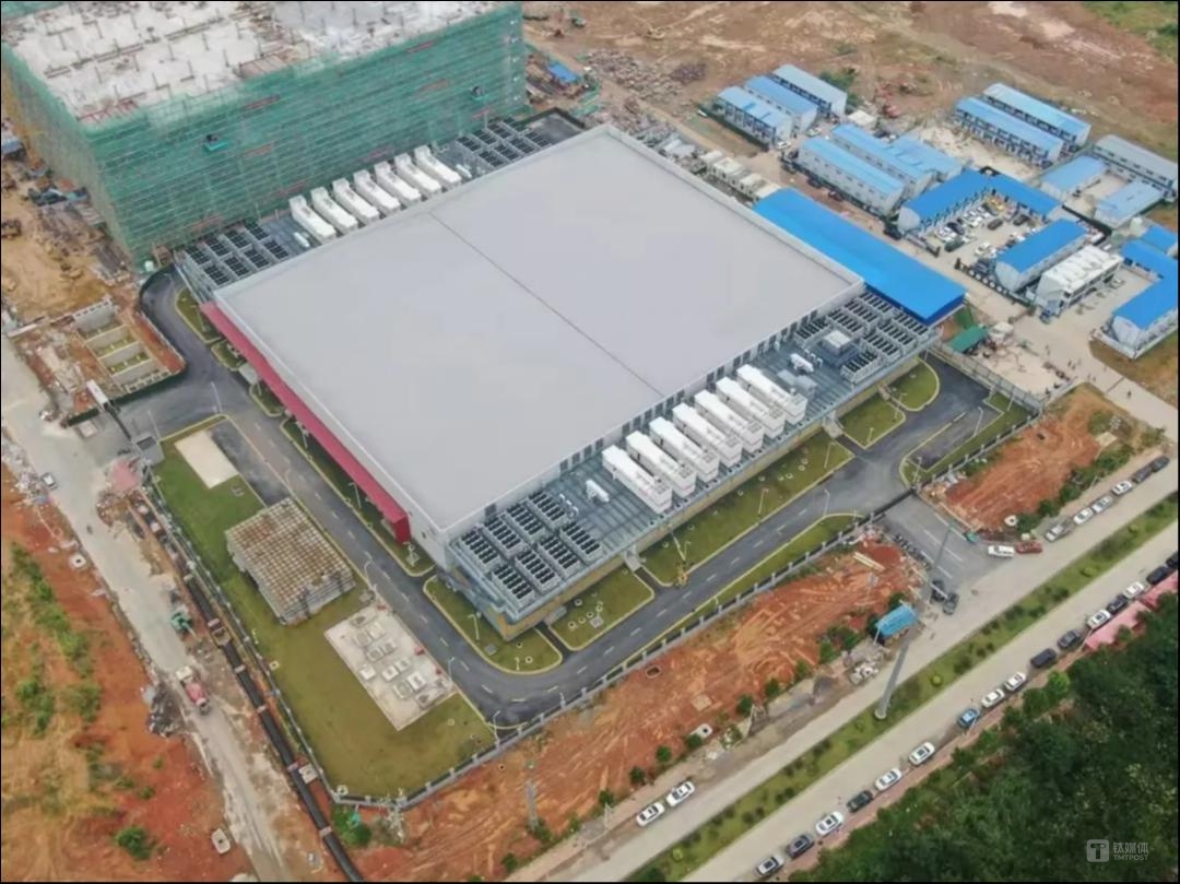 AI订单涌入，万国数据上调全年业绩指引，今年投100亿元扩建数据中心｜看财报