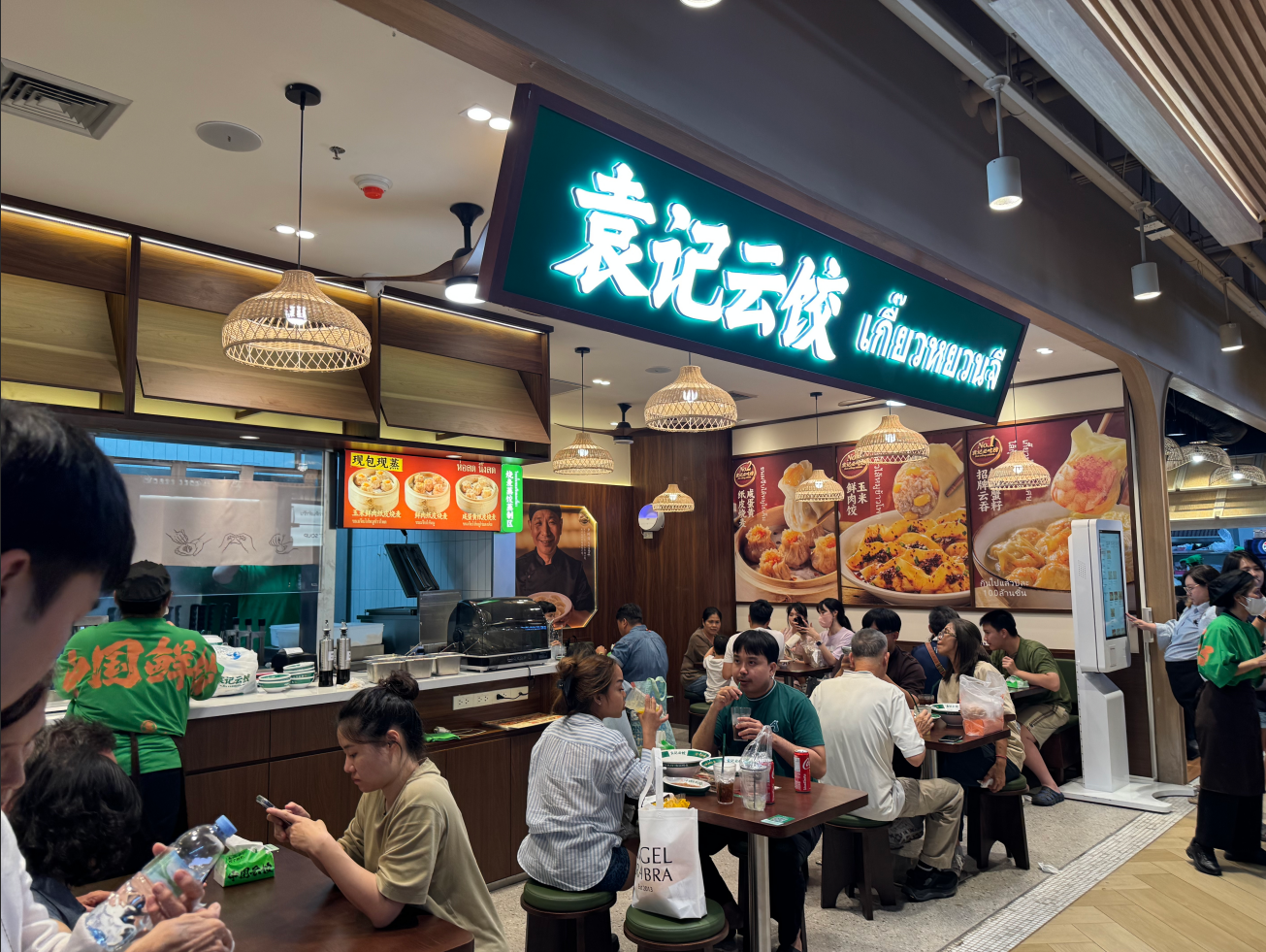 大陆外门店五个月入账1.7亿元，袁记食品趁出海东风再冲港股