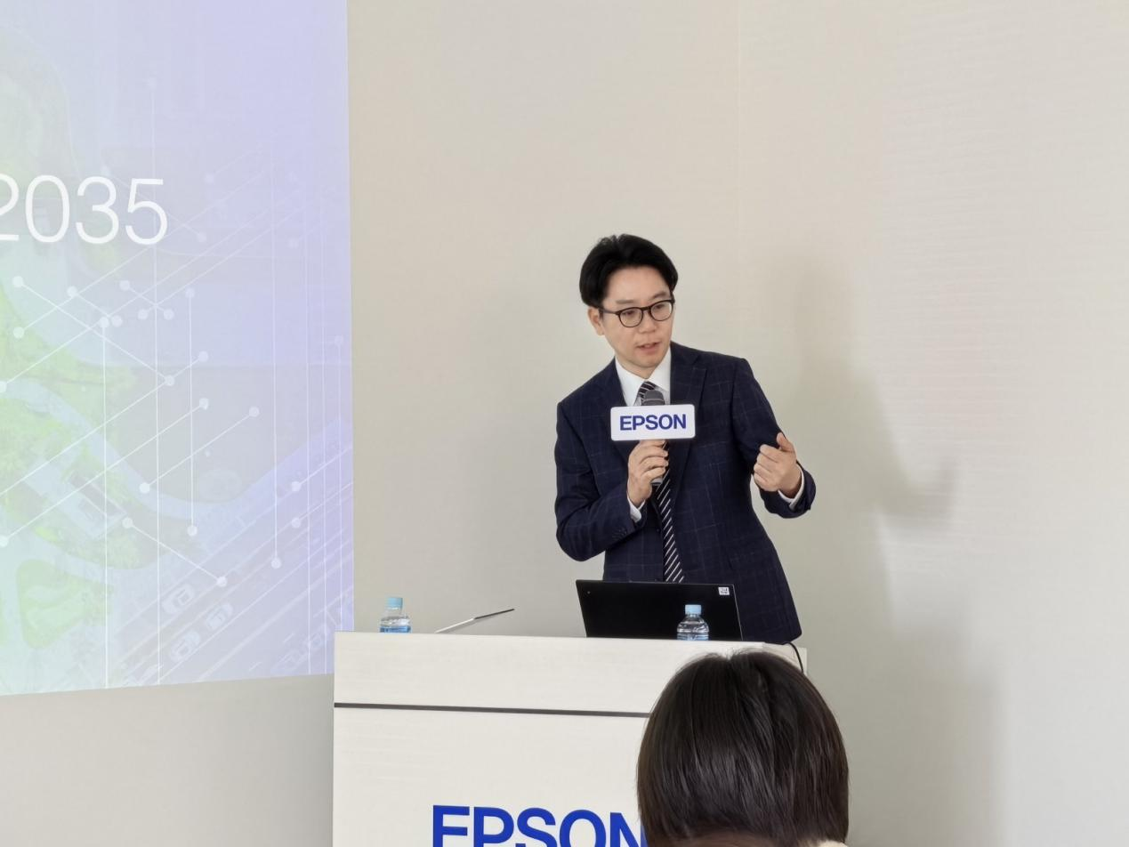 （精工爱普生公司董事、执行官，企业战略事业部总经理，先进机器人解决方案事业部首席运营官，视觉产品事业部首席运营官&nbsp;吉野泰德）