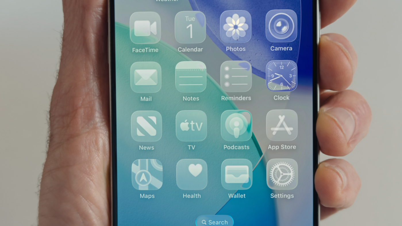 iOS 26丑上热搜!UI取代AI成苹果春晚最大翻车现场?