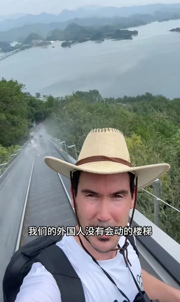 现在流行来中国看赛博朋克