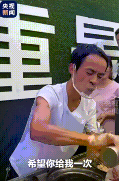 “鸡排哥”们的困局：底层小人物如何接住泼天流量？