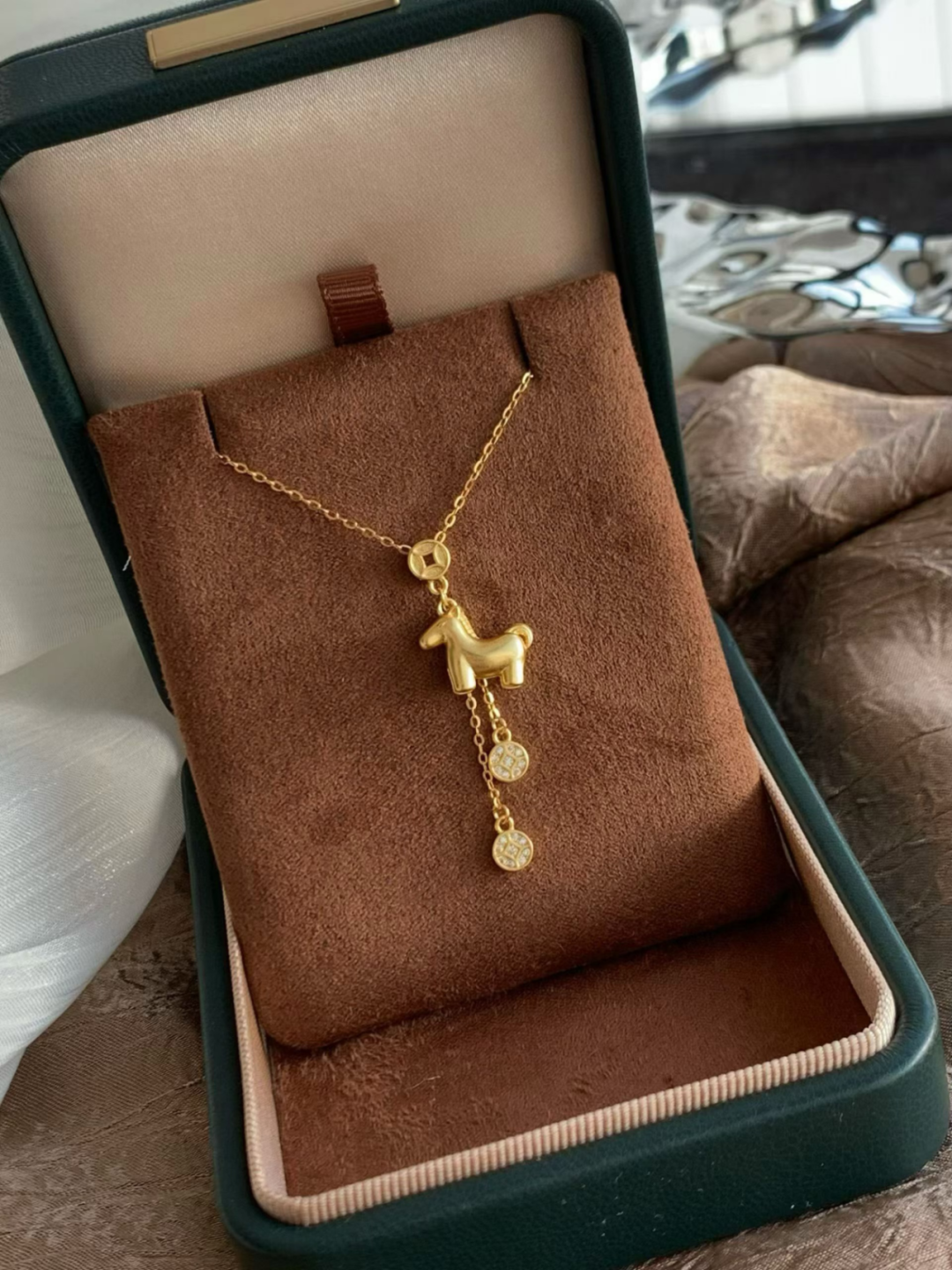 最低十几元，金价狂飙下，年轻人盯上了“次抛黄金”