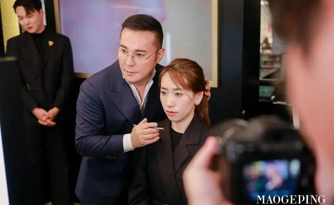 3000柜哥柜姐，托起了巨赚钱的毛戈平